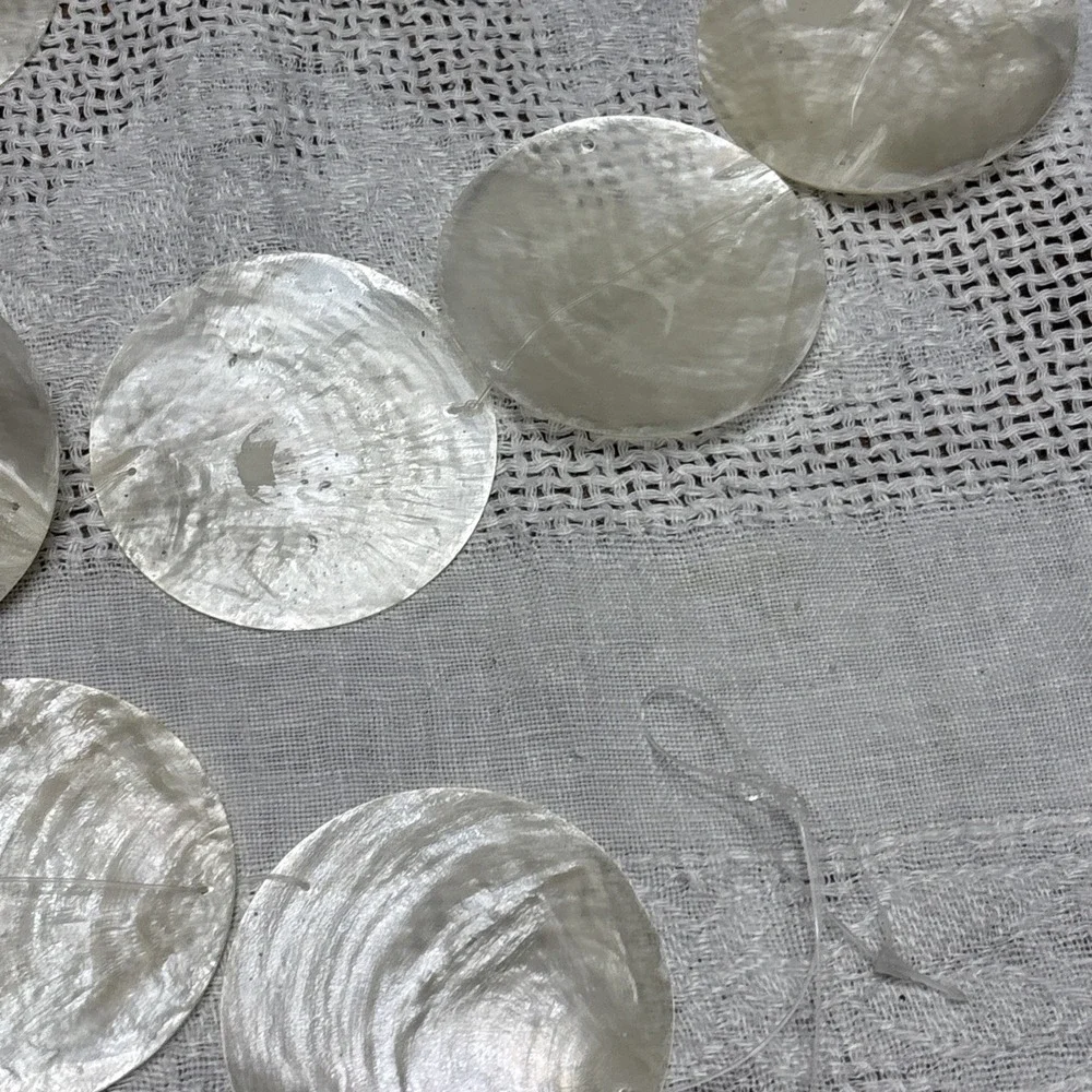 43 Pre Strung Capiz Shells White Round 2